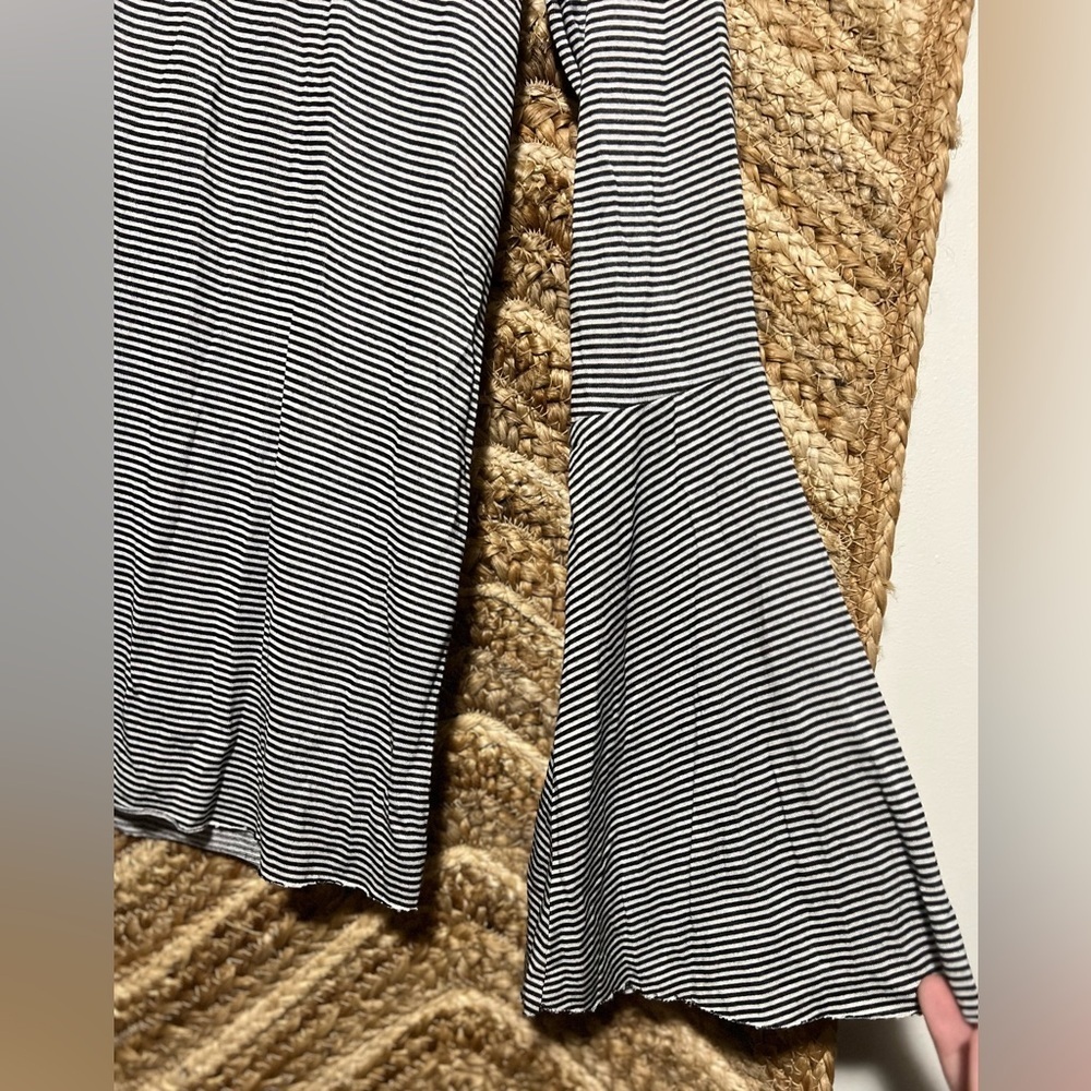 Lucky Brand Women's Striped Bell Sleeve Shirt,Size XS,V Neck,Great Condition - Picture 2 of 10